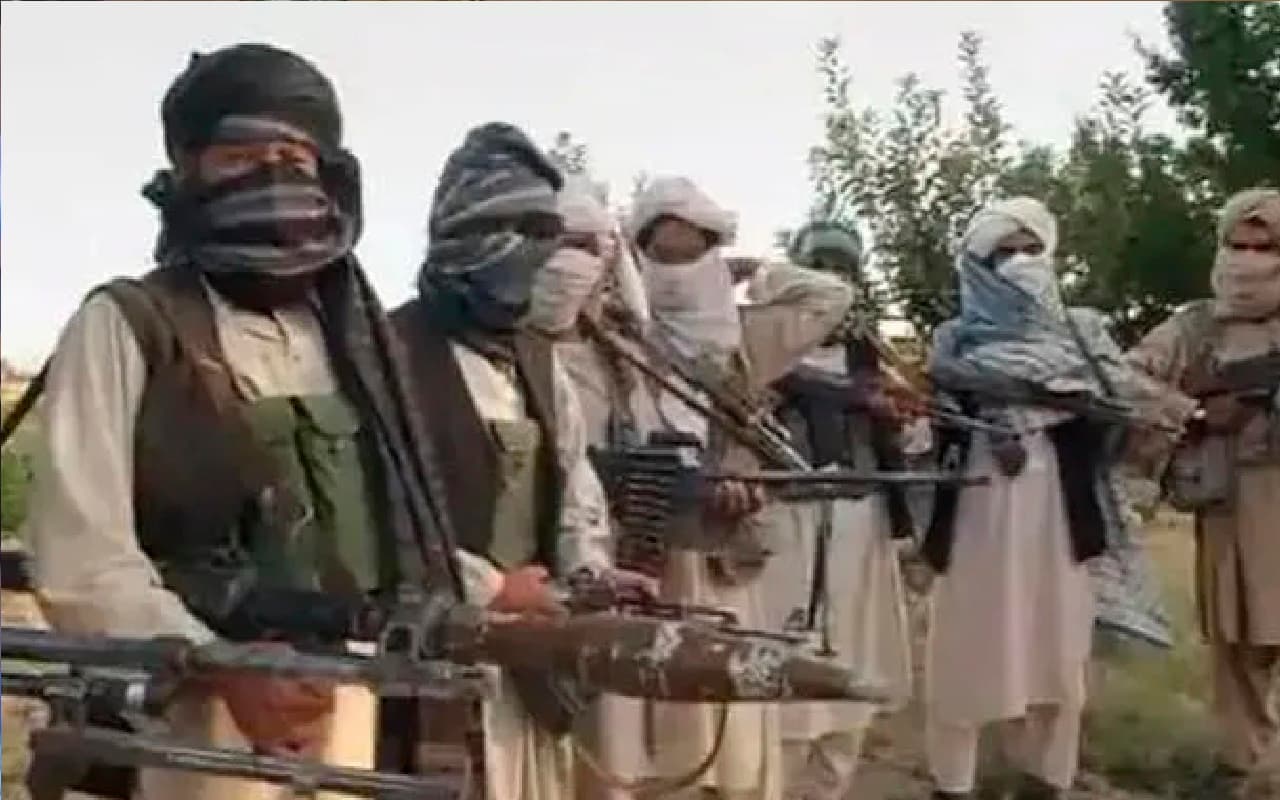 तालिबान आतंकवादियों ने पाकिस्तान में पुलिसकर्मियों को बनाया बंधक, एक की मौत
