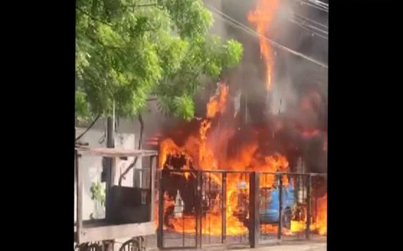 Tamil Nadu: चेन्नई के दवा कंपनी कार्यालय में लगी आग, कई दमकल घटनास्थल पर पहुंचे