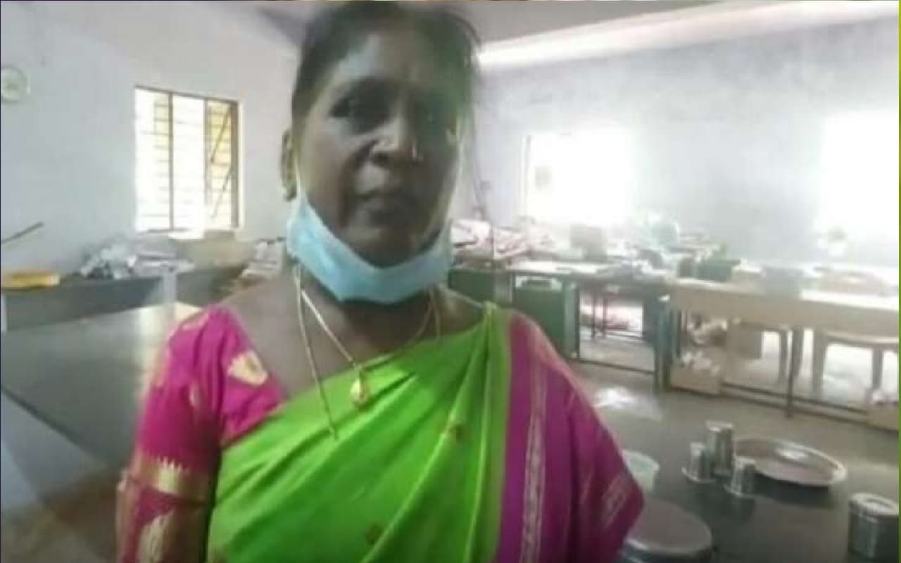 Tamil Nadu: सरकारी स्कूल की प्रधानाध्यापिका ने तिरंगे का किया अपमान, बोलीं- मैं नहीं कर सकती सैल्यूट