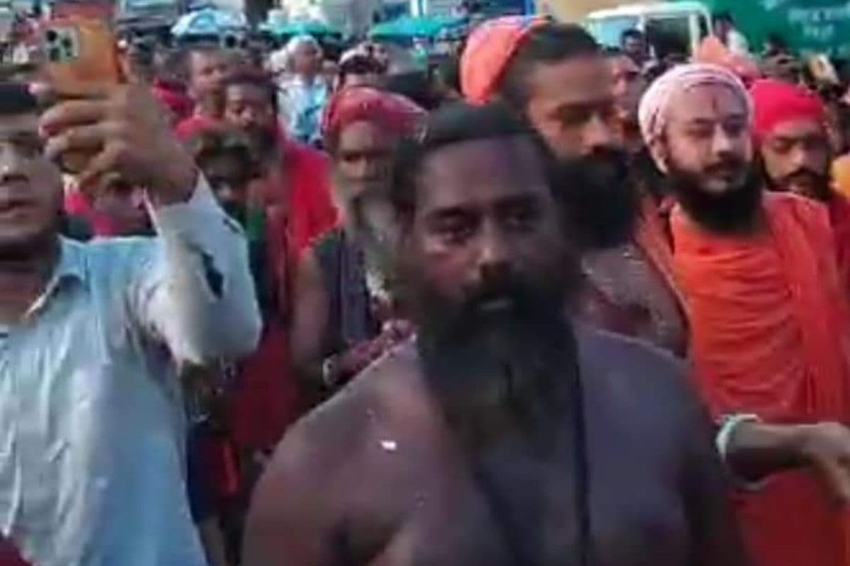 Photos : पुलिस की कड़ी सुरक्षा व्यवस्था के बीच कौशिकी अमावस्या पर तारापीठ में मां तारा की विशेष पूजा हुई शुरू