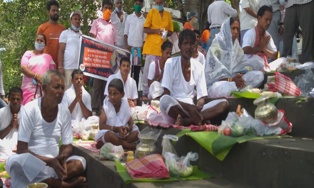 बागबाजार में तर्पण करने से भाजपा को पुलिस ने रोका, गोलाबाड़ी में किया तर्पण, विजयवर्गीय ने ममता पर बोला हमला