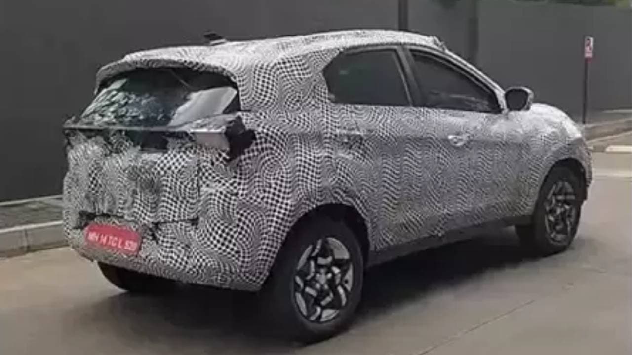 नेक्सन फेसलिफ्ट को पेश करने में जुटी टाटा मोटर्स, स्पाई तस्वीरें आईं सामने