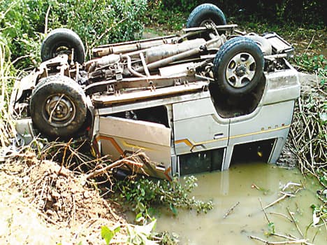 टाटा सूमो अनियंत्रित होकर खाई में गिरी, पांच पर्यटकों की मौत