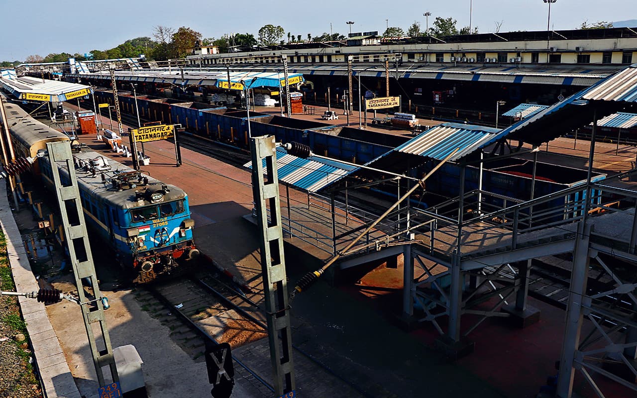 Indian Railways News: कुड़मी आंदोलन के कारण झारखंड से बंगाल का कटा संपर्क, आज 59 ट्रेनें रहेंगी रद्द