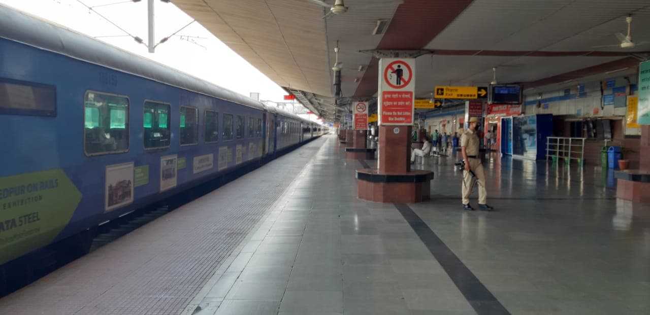 Jharkhand News : रेल पुलिस में दूर होगी अफसरों की कमी, अपराधियों पर कसी जायेगी नकेल, बोले-डीजी अनिल पालटा Jharkhand News : रेल पुलिस में दूर होगी अफसरों की कमी, अपराधियों पर कसी जायेगी नकेल, बोले-डीजी अनिल पालटा