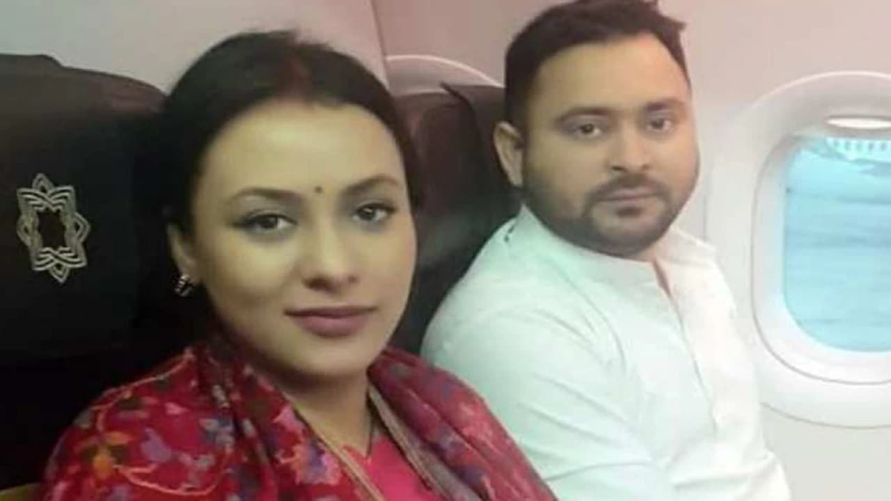 Bihar Corona News: तेजस्वी-राजश्री के हनीमून पर कोरोना का साया! RJD की बेरोजगारी हटाओ यात्रा भी टली Bihar Corona News: तेजस्वी-राजश्री के हनीमून पर कोरोना का साया! RJD की बेरोजगारी हटाओ यात्रा भी टली