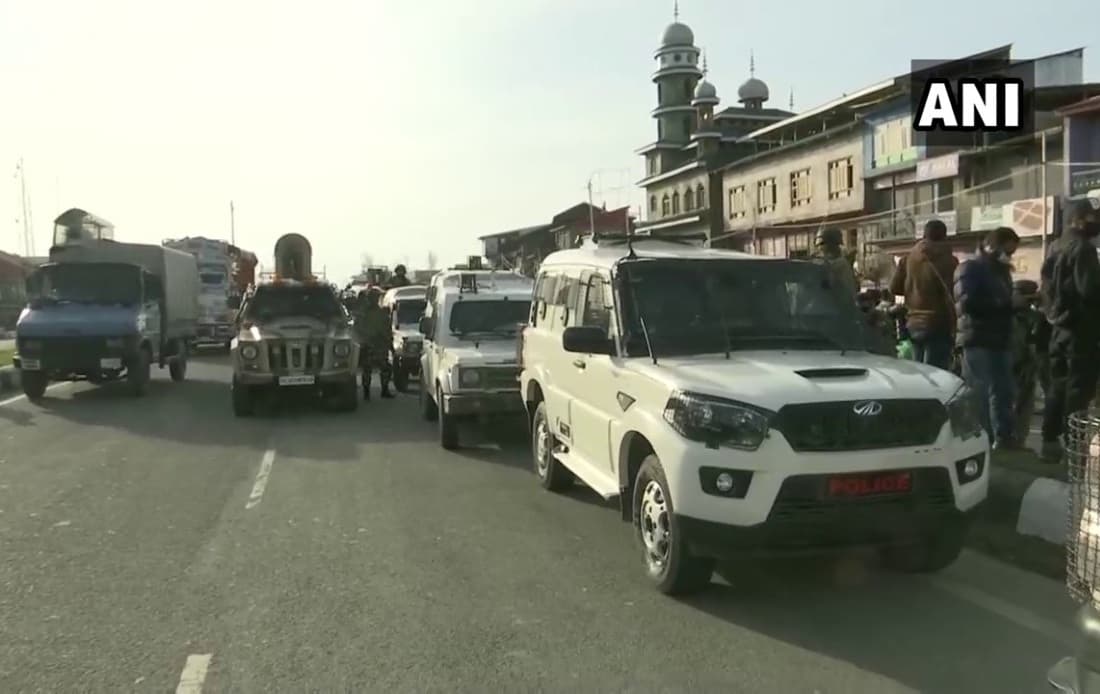 Jammu and Kashmir: सीआरपीएफ की पेट्रोलिंग पार्टी पर आतंकवादी हमला, एक जवान शहीद, 3 घायल