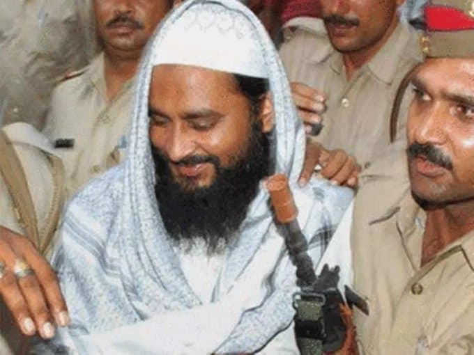 UP: आतंकी वलीउल्लाह आरडीएक्स रखने के मामले में दोषी करार, एनआईए कोर्ट आज करेगा सजा का ऐलान UP: आतंकी वलीउल्लाह आरडीएक्स रखने के मामले में दोषी करार, एनआईए कोर्ट आज करेगा सजा का ऐलान