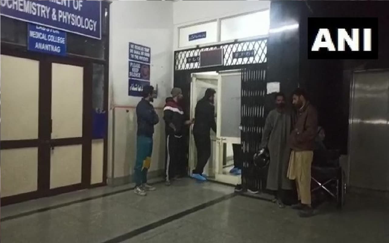 Jammu and Kashmir: अनंतनाग में प्रवासी मजदूरों पर आतंकी हमला, एक बिहारी सहित दो लोग घायल