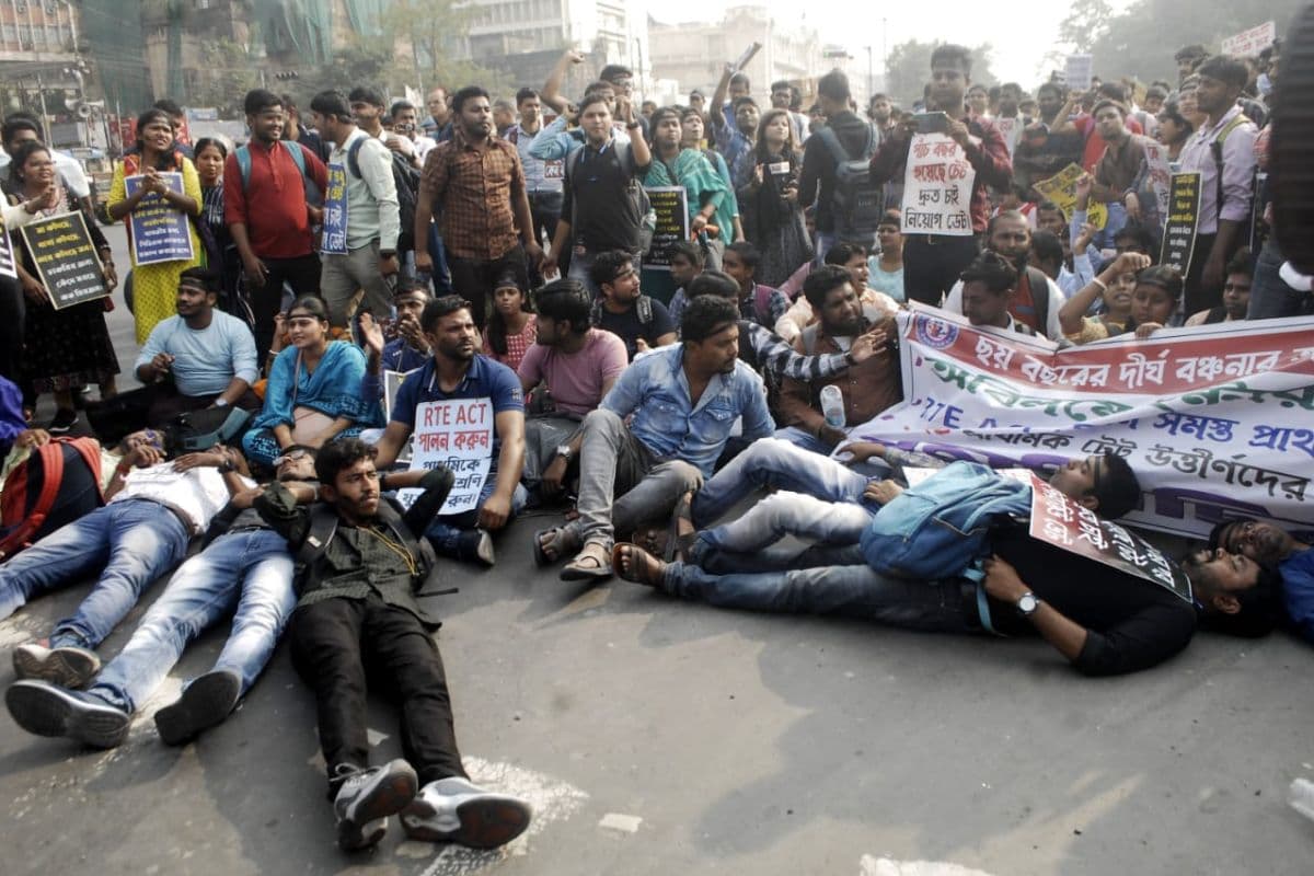 WB News : उच्च प्राथमिक नौकरी की मांग को लेकर भूख हड़ताल पर बैठे 72 घंटे में 8 अनशनकारी बीमार