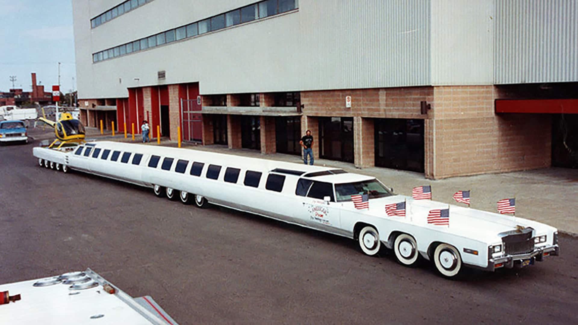 World’s Longest Car: 100 फीट से लंबी The American Dream कार में स्विमिंग पूल और हेलीपैड भी, देखें VIDEO