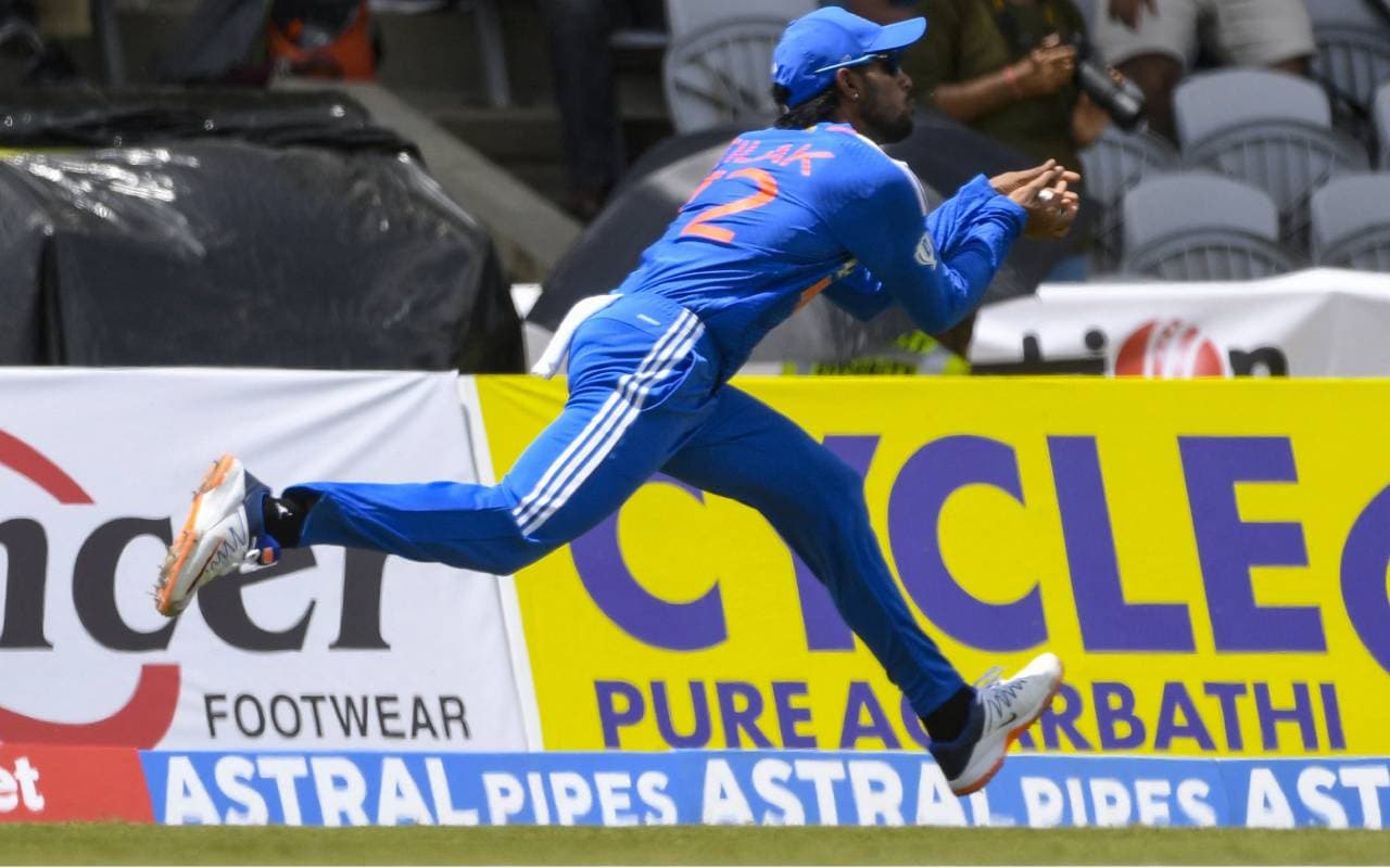 Watch: तिलक वर्मा ने डेब्यू मैच में लिया कमाल का कैच, सोशल मीडिया पर तेजी से वायरल हो रहा है वीडियो