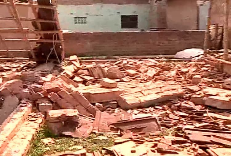 उत्तर 24 परगना के टीटागढ़ में बम विस्फोट में क्लब ध्वस्त, एक की मौत, कई बम बरामद