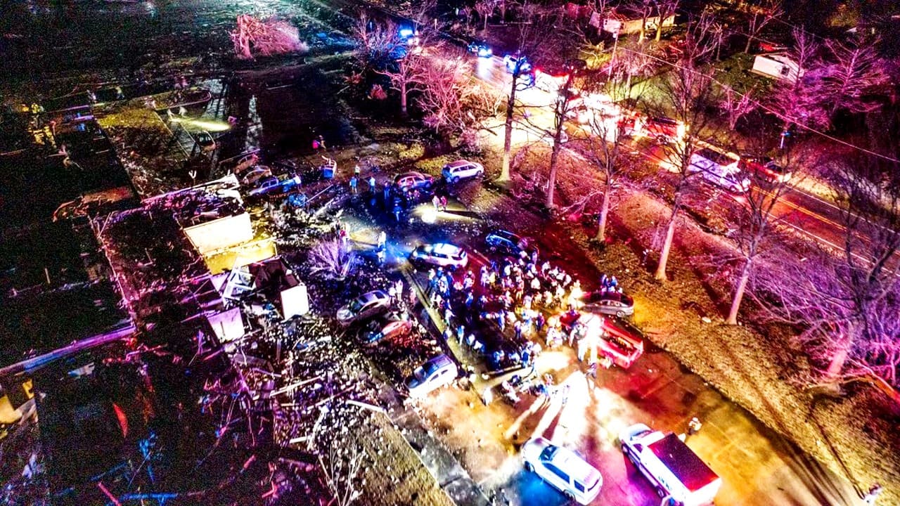 अमेरिका के केंटकी में बवंडर से 50 लोगों की मौत, अमेजन के गोदाम की छत ढही