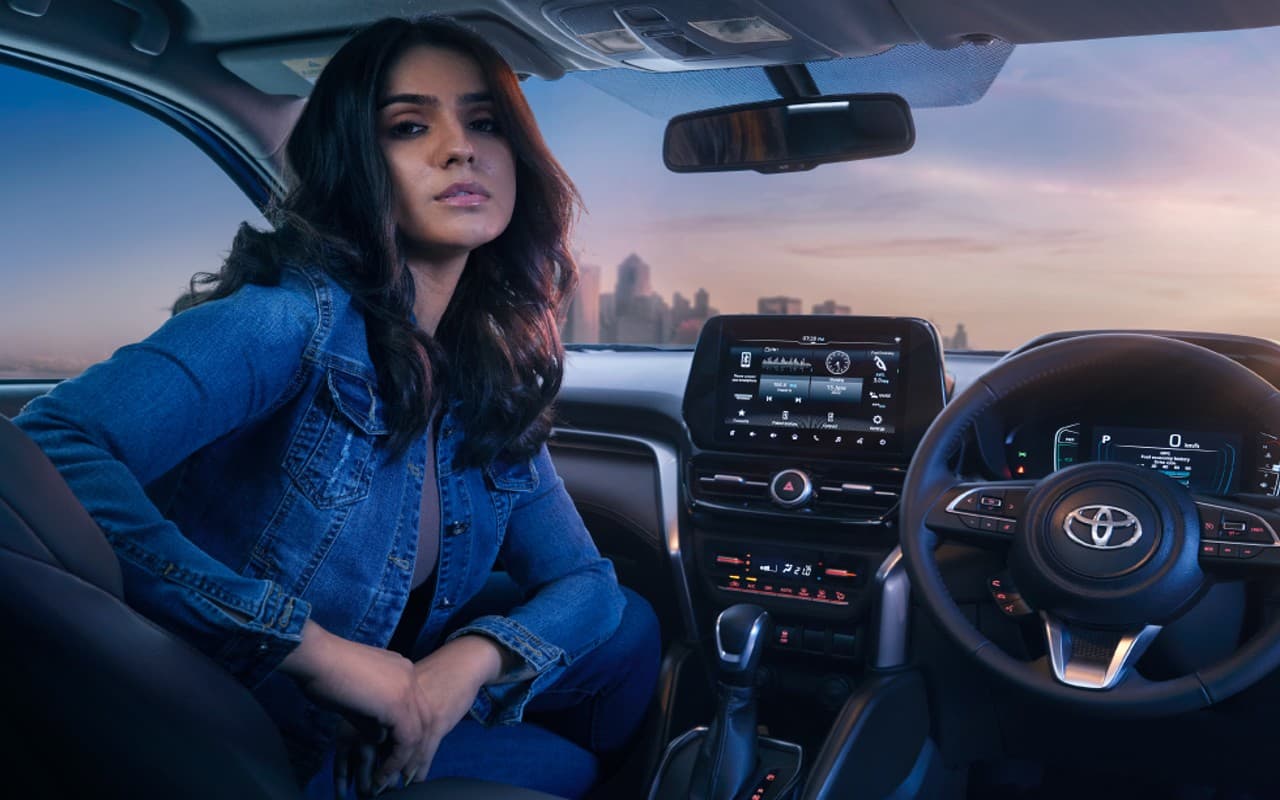 Toyota Car Recall: टोयोटा की इस कार में मिली बड़ी खामी, कंपनी ने किया रीकॉल