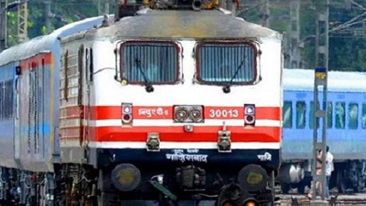 Train Cancelled: बरेली-मुरादाबाद से गुजरने वाली 8 ट्रेनें दीपावली से पहले कैंसिल, सफर से पहले यहां देखें सूची