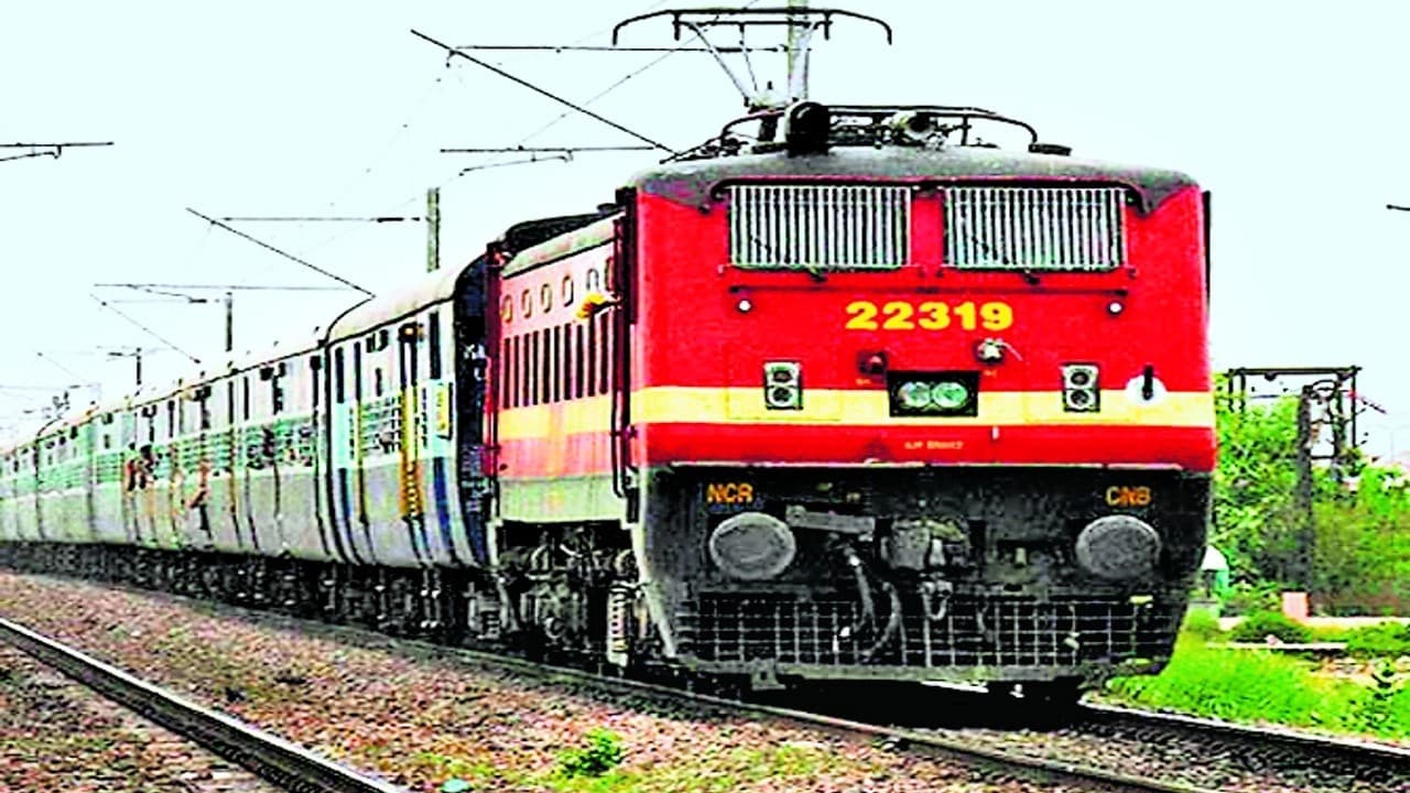 Indian Railway: वाराणसी-गोरखपुर का सफर अब तीन घंटे में होगा पूरा, अभी लगते हैं छह घंटे से भी अधिक समय