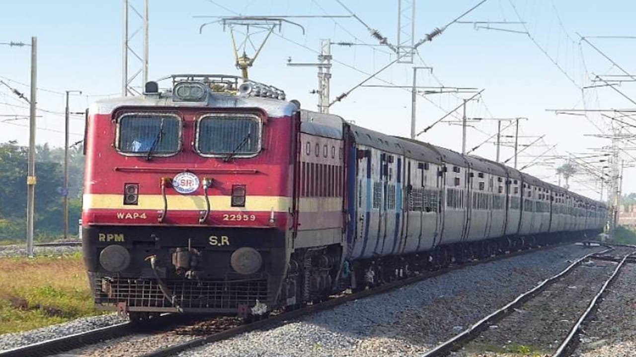रांची-न्यू गिरिडीह एक्सप्रेस का विस्तार मधुपुर तक, सांसद ने किया रवाना