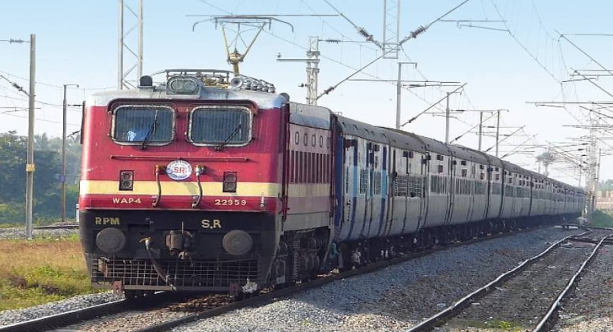 Train News: छठ से पहले ही पटना जाने वाली सभी ट्रेनें फुल, दीपावली से पहले इन ट्रेनों में टिकट कटना बंद