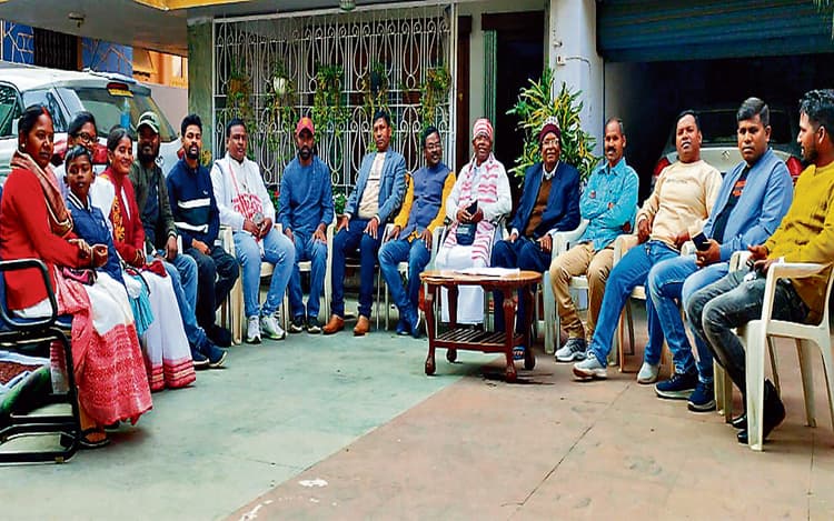 अनुबंधकर्मियों की सेवा नियमित किये जाने का आदिवासी संगठनों ने किया विरोध, बंधु तिर्की ने हेमंत सरकार को घेरा