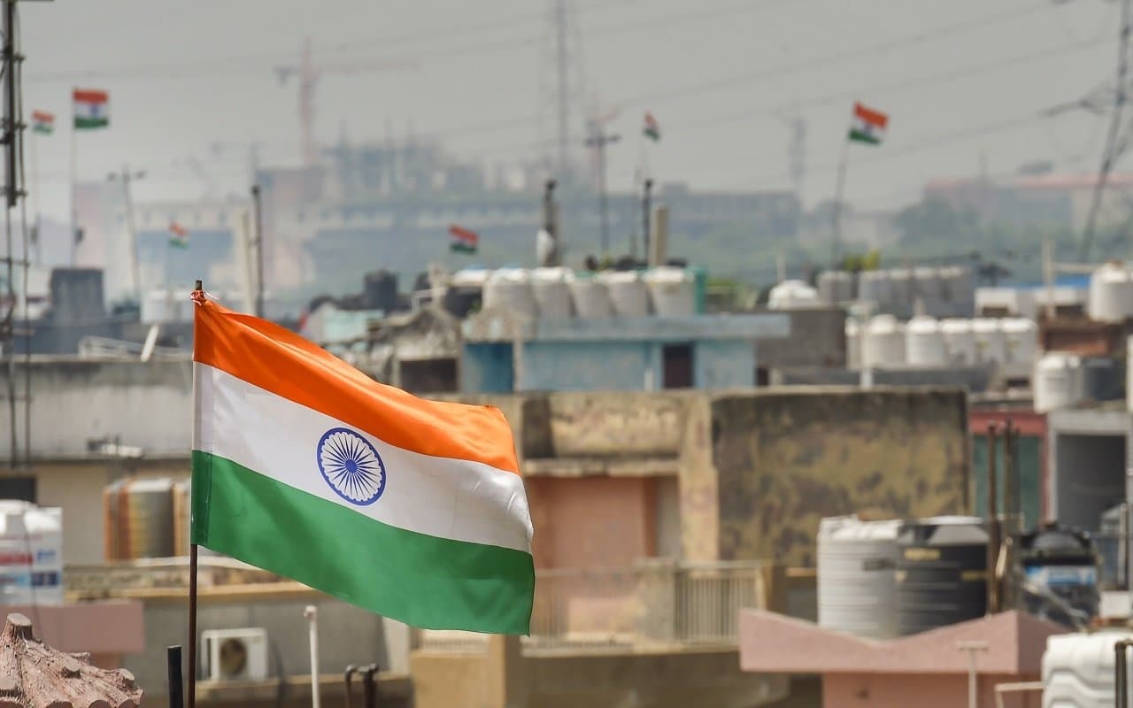 Bijnor News: तिरंगा बांटने पर मिली सिर कलम करने की धमकी, परिवार में दहशत का माहौल, पुलिस ने दी सिक्योरिटी