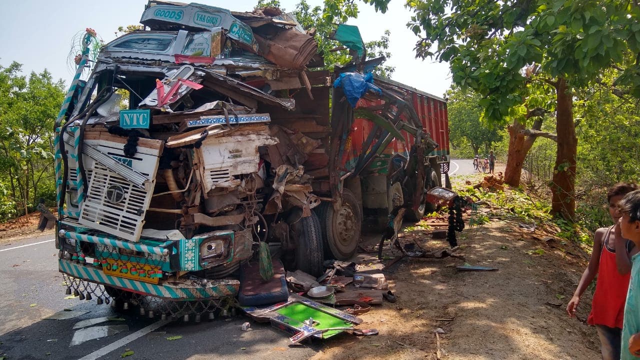 झारखंड : चतरा के इटखोरी में ट्रक ने पेड़ को ठोकर मारी, गोपालगंज के ड्राइवर की मौत