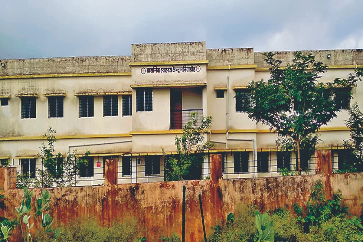 धनबाद में सरकारी डॉक्टरों की भारी कमी, 53 चिकित्सक संभाल रहे 38 स्वास्थ्य केंद्र