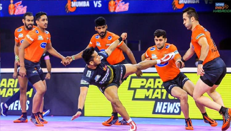 Pro Kabaddi League: यू मुंबा ने तेलुगु टाइटंस को 42-35 से हराया, अभिषेक सिंह का शानदार प्रदर्शन