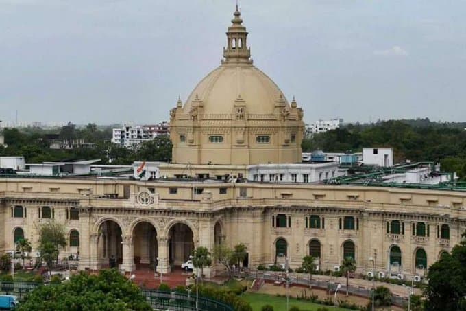 UP Vidhan Parishad Result : 11 सीटों में से छह सीटों पर बीजेपी ने लहराया परचम, सपा की झोली में तीन सीटें, दो सीटों पर निर्दलीय जीते