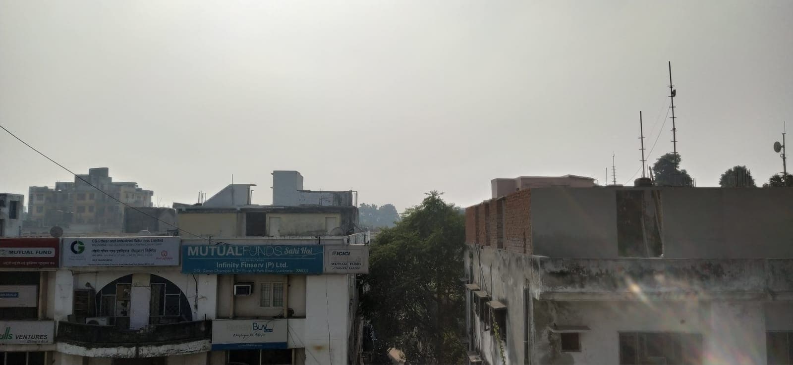 UP Weather LIVE: कानपुर में दो दिन बंद रहेंगे 12वीं तक के स्कूल, 12 जिलों में येलो अलर्ट