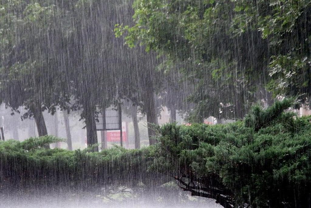 UP Weather Update: यूपी में कहीं धूप कहीं हवाओं के बीच बरसेंगे बादल, जानें अपने शहर के मौसम का हाल