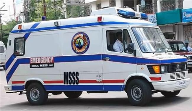 कोरोना की तीसरी लहर के मद्देनजर बच्चों की सुरक्षा को लेकर UP में अत्याधुनिक सुविधाओं से लैस एंबुलेन्स तैनात