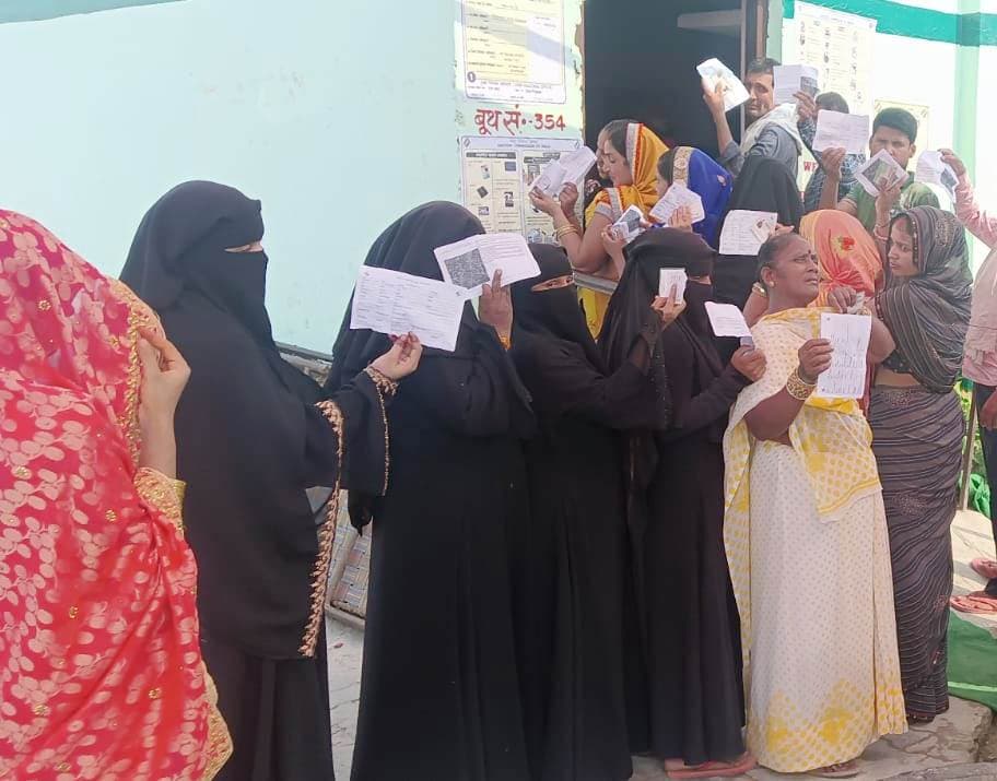 Lok Sabha Up Chunav : समाजवादी पार्टी ने निर्वाचन आयोग की भूमिका पर उठाये सवाल, कहा निष्पक्षता ताक पर