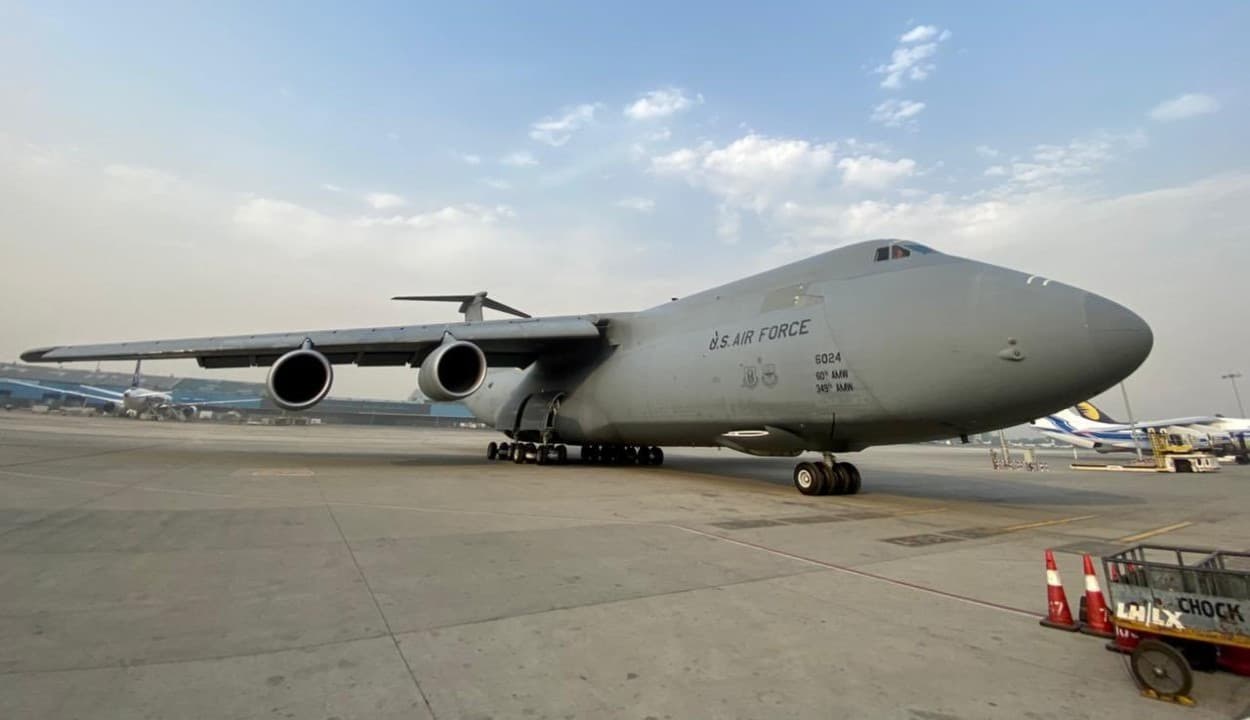 कोरोना के 'घातक सीरियल अटैक' के बीच US से पहुंची मेडिकल सप्लाई की पहली खेप, बाइडेन ने ऑक्सीजन समेत भेजा बहुत कुछ