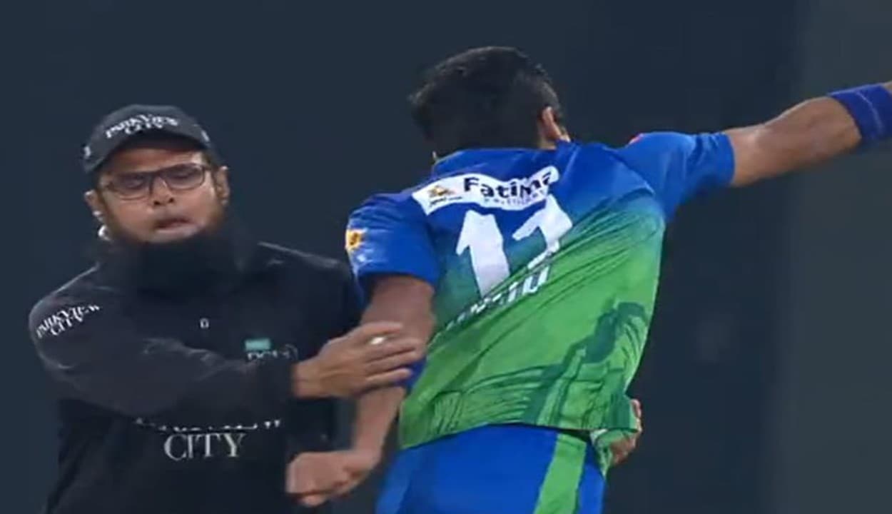 पीएसएल: मैच में बॉलर ने क्या किया कि अंपायर अलीम डार ने उसे आगे बढ़ने से रोका? वीडियो देख निकल जाएगी हंसी