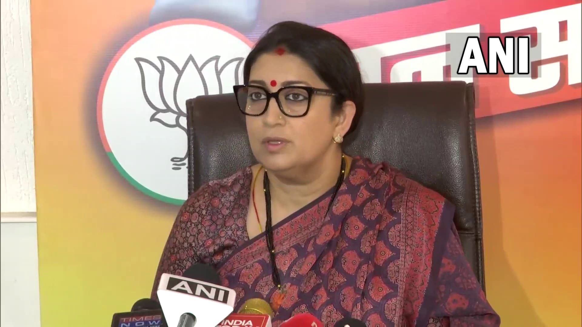 स्मृति ईरानी बोलीं- PM मोदी की छवि नष्ट करना राहुल गांधी का मकसद, गूंगी-बहरी वाले बयान पर श्रीनिवास को लताड़ा