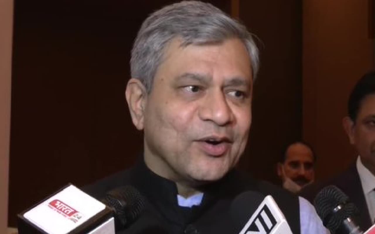 Railway : अश्विनी वैष्णव ने दी खुशखबरी, Kavach 4.0 जल्द होगी शुरू Railway : अश्विनी वैष्णव ने दी खुशखबरी, Kavach 4.0 जल्द होगी शुरू