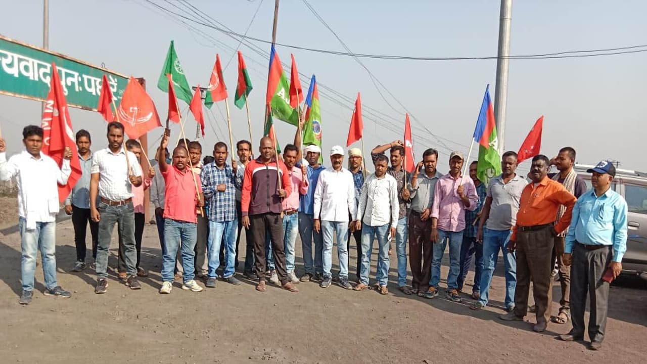 2 Day Strike News: संयुक्त मोर्चा ने CCL के कुजू क्षेत्र में कार्य कराया ठप, CPI ने घंटों किया सड़क जाम