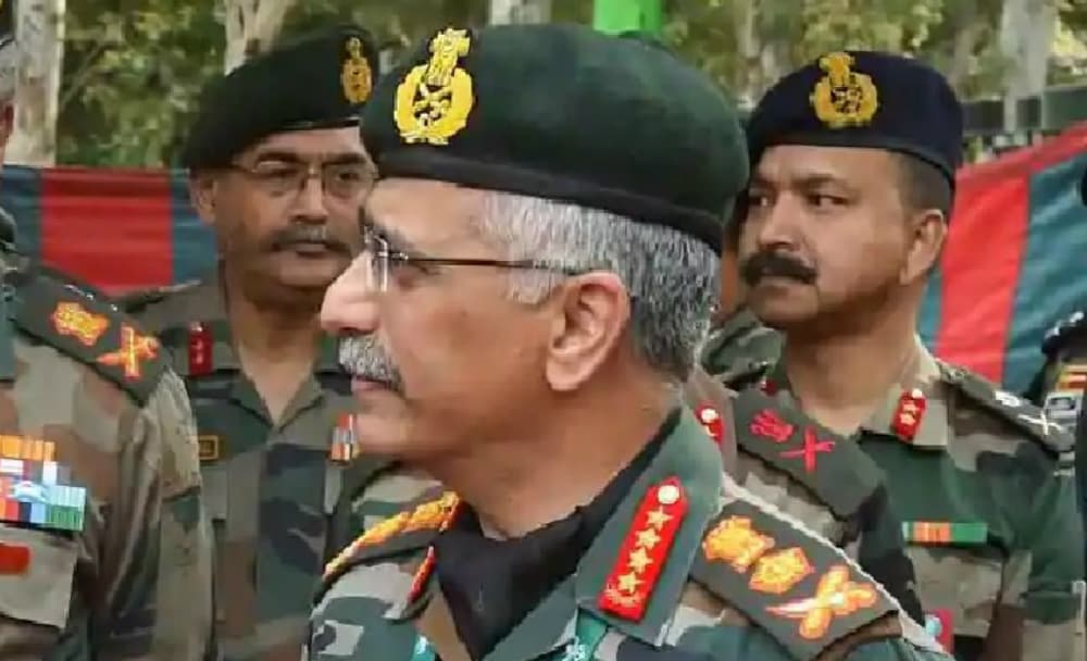 लद्दाख में चीन को धूल चटाने वाले बहादुर सैनिकों से मिले आर्मी चीफ जनरल नरवणे