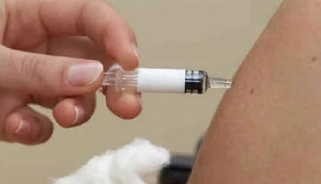 वैक्सीन ना लेने वाले लोग कोरोना फैक्ट्री की तरह,  वायरस के नये वेरिएंट का खतरा बढ़ा