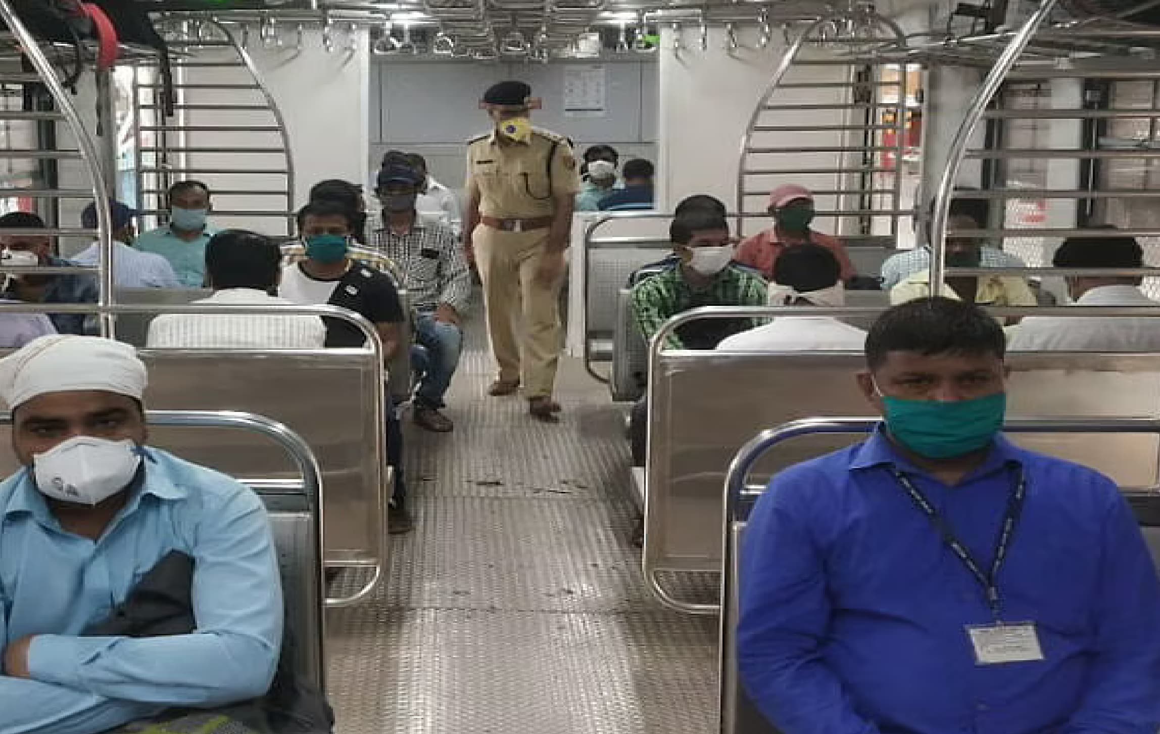 मुंबई हुआ Unlock, चलेगी लोकल ट्रेन लेकिन सफर नहीं कर पायेंगे आम लोग, जानें और क्या खुला