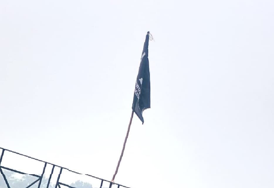 Black Day: किसान आंदोलन के छह महीने पूरे - किसानों ने फहराया काला झंडा, एक्टिव मोड पर दिल्ली पुलिस