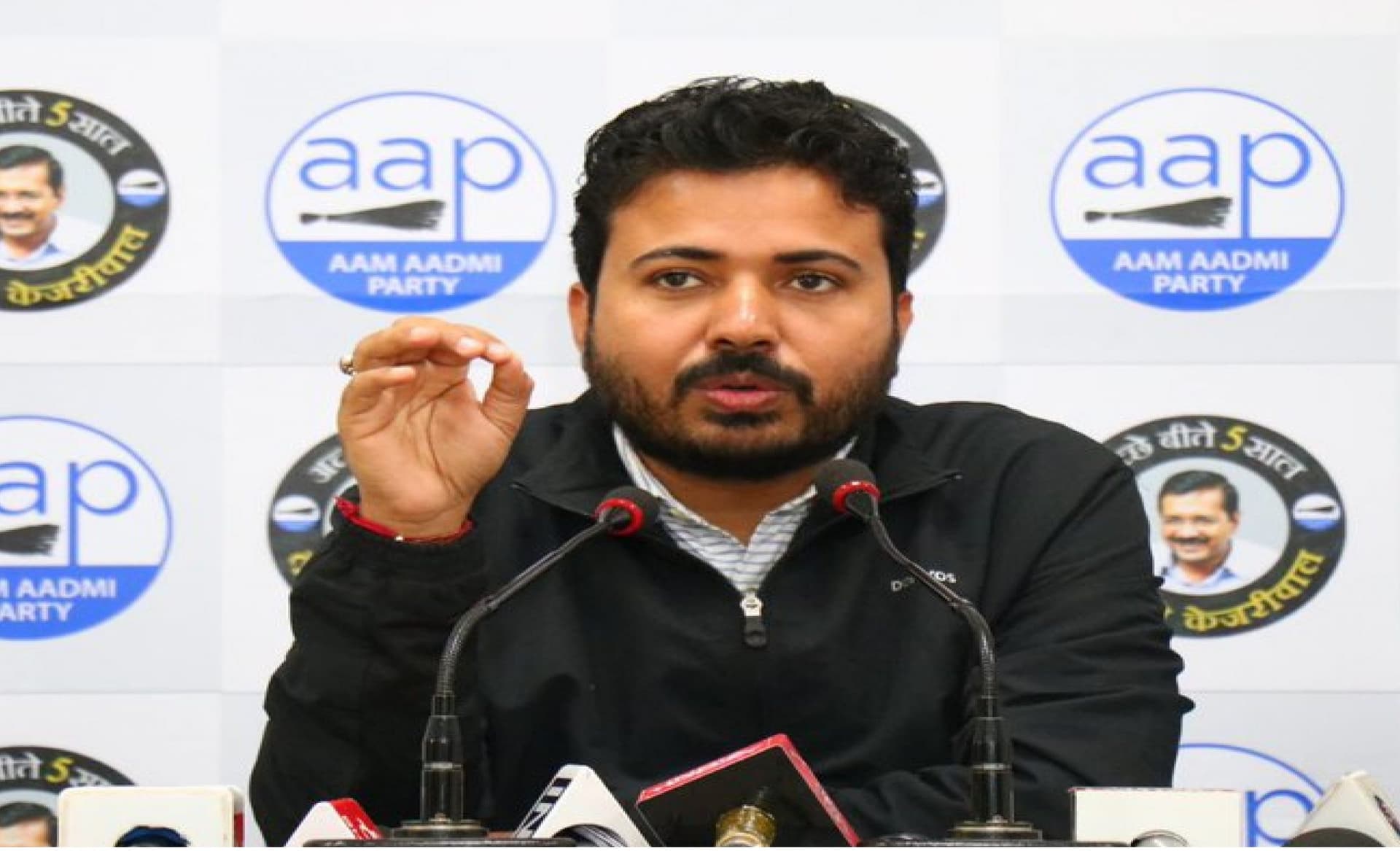 भाजपा और कांग्रेस के कई नेताओं ने थामा आम आदमी पार्टी का दामन