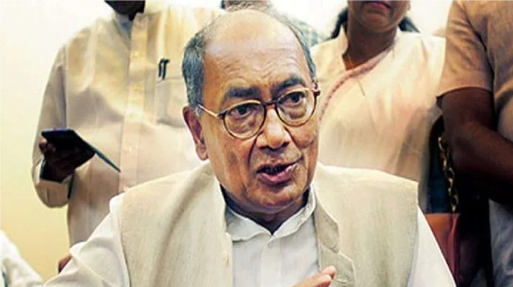 'गोलवरकर' पर दिए बयान पर बवाल, दिग्विजय सिंह पर संघ ने साधा निशान, FIR दर्ज