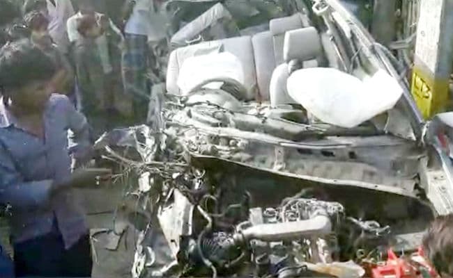 सुपौल में भीषण सड़क हादसा, बस की टक्कर से इनोवा कार के परखचे उड़े, तीन लोगों की मौत