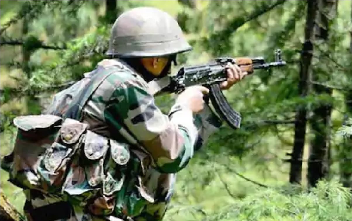 आतंकी कर रहे थे घुसपैठ की कोशिश, सेना के जवानों ने किया ढेर, तीन जवान शहीद