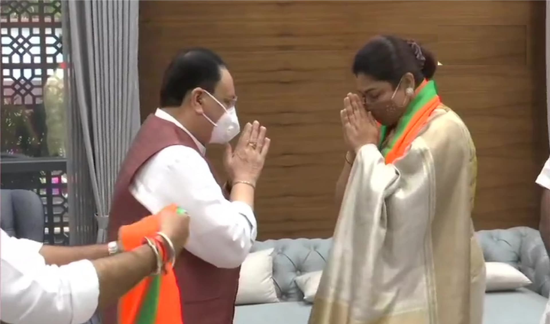 कांग्रेस छोड़ दक्षिण भारत की अभिनेत्री खुशबू सुंदर ने थामा भाजपा का दामन कहा, पीएम मोदी से प्रभावित हुई