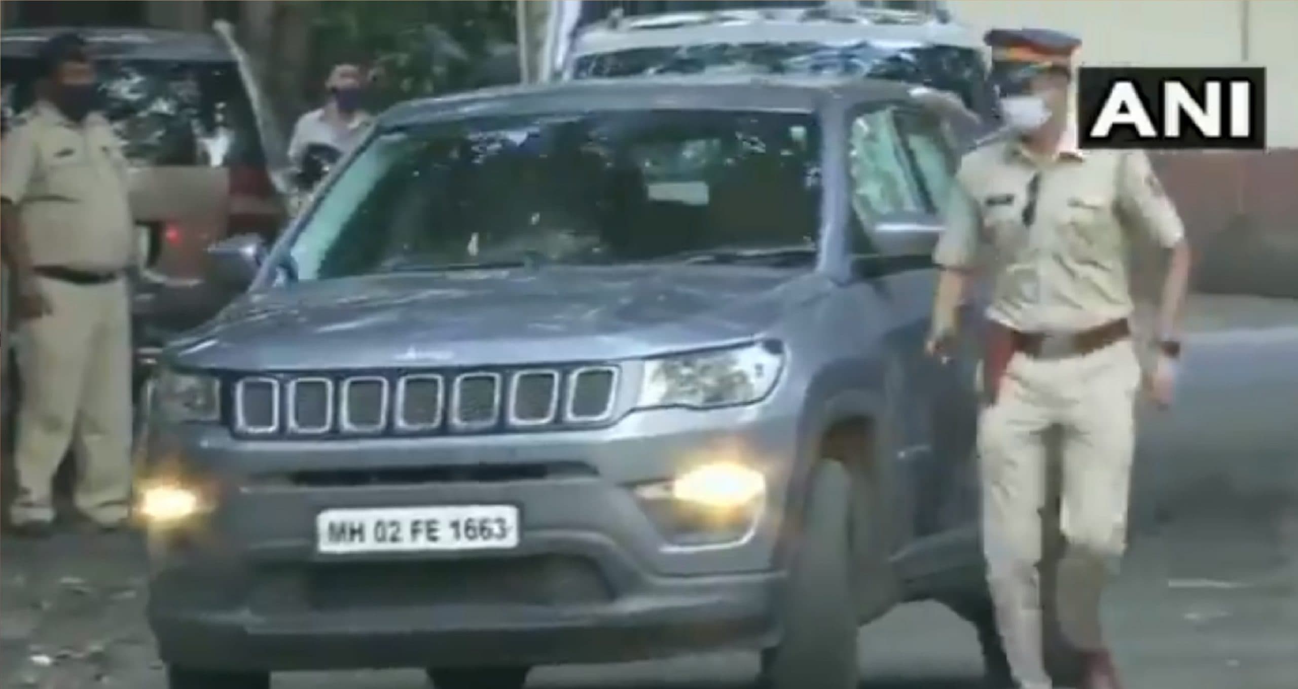 अंबानी परिवार ने पांच करोड़ का दिया दान