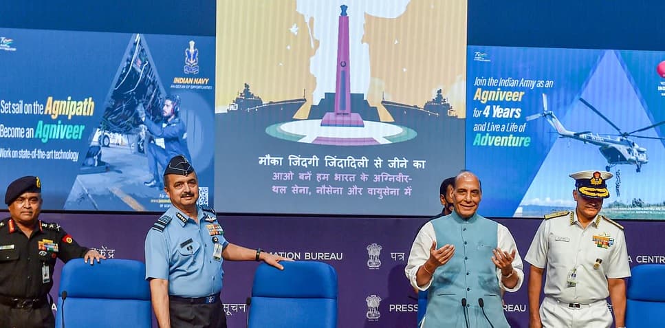 Agneepath Scheme:वायुसेना ने जारी की भर्ती डिटेल, 1 करोड़ का बीमा, 30 दिन छुट्टी समेत मिलेंगी ये सुविधाएं Agneepath Scheme:वायुसेना ने जारी की भर्ती डिटेल, 1 करोड़ का बीमा, 30 दिन छुट्टी समेत मिलेंगी ये सुविधाएं