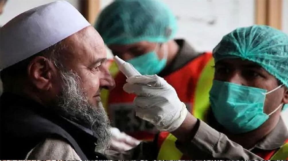 पाकिस्तान में भी बढ़ रहा है कोरोना का कहर, अबतक 2,25,283 मामले